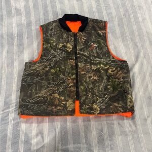 Realtree Camo vest with cool embroidery